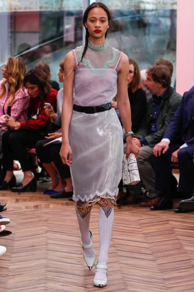 Look 28